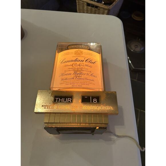 Whiskey Canadian Club The Best In The House Light Up Box 10 By 13 By 5 Inches - Picture 4 of 6